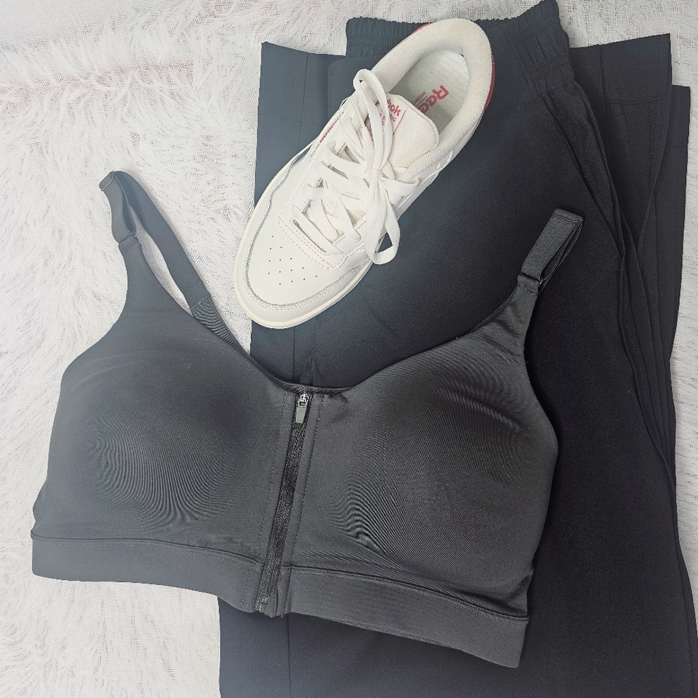 NWT High-Support PowerSoft Zip-Front Sports Bra 34D